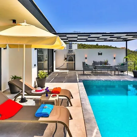 Luxury In Uzumlu Village וילה