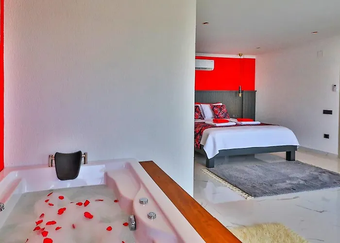 Luxury In Uzumlu Village ヴィラ *