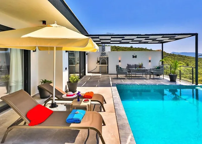 Luxury In Uzumlu Village ヴィラ